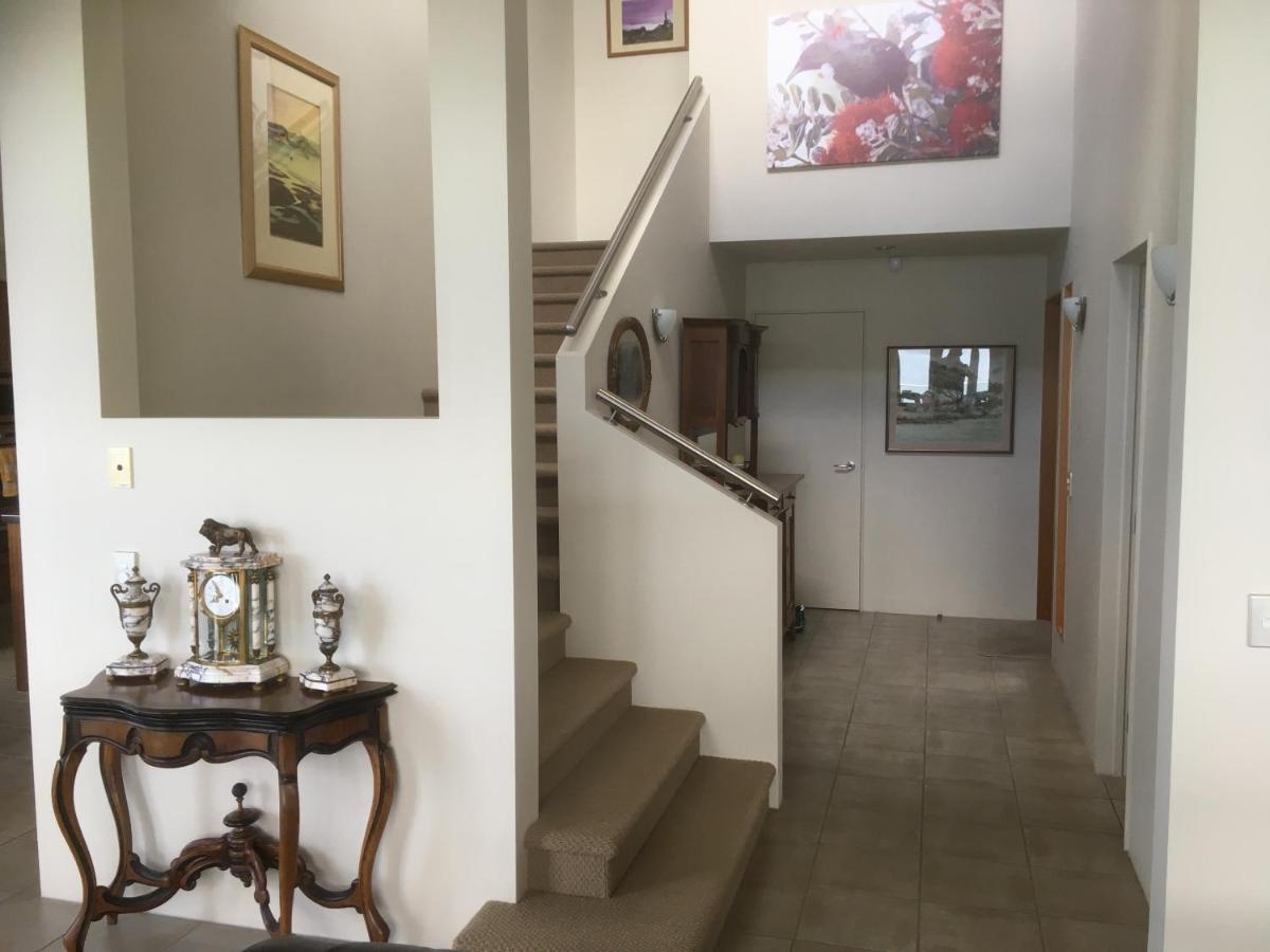 Fantail B&B ไทรัว ภายนอก รูปภาพ